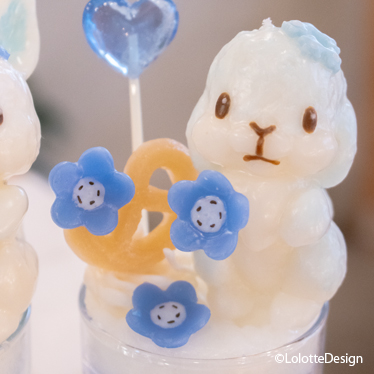 ネモフィララビットパフェキャンドルのたれ耳うさぎのアップ